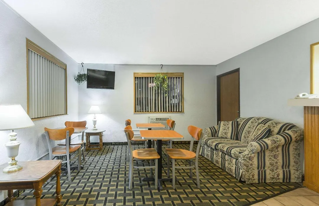 Super 8 By Wyndham Twinsburg/Cleveland Area-1